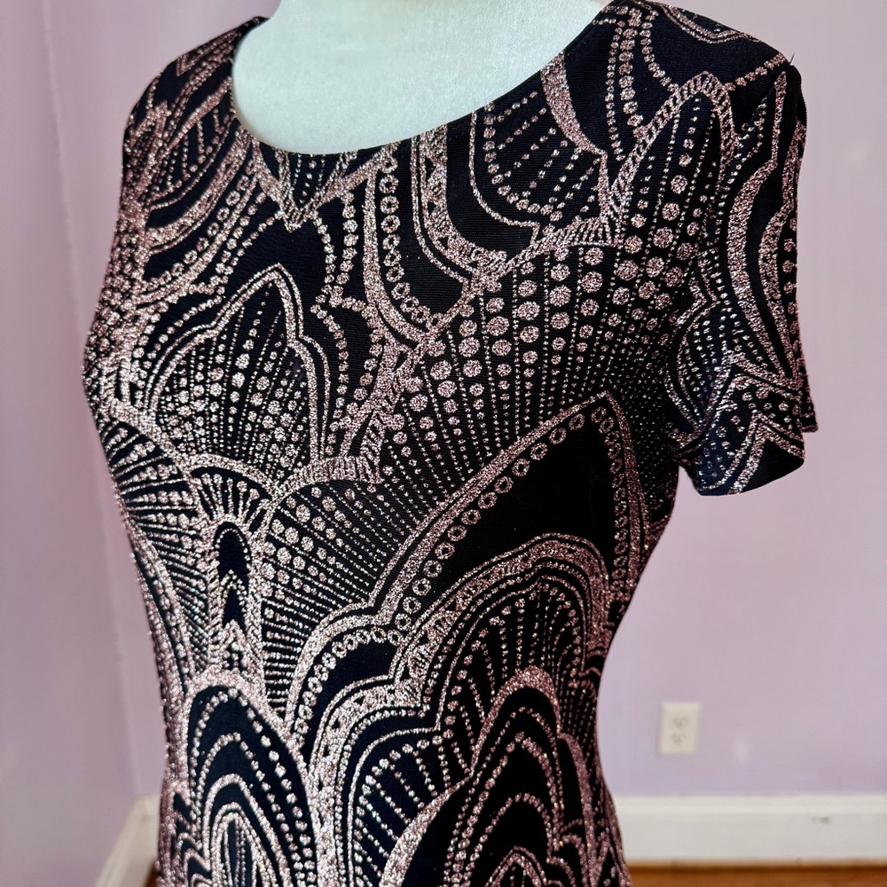 Elegant Black and Gold Patterned Stretch Mini Dress